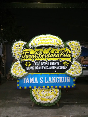 Papan Bunga Duka di Purabaya
